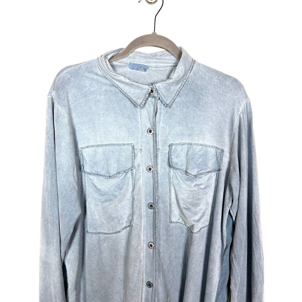 Scandal‎ button up top - Picture 2 of 7